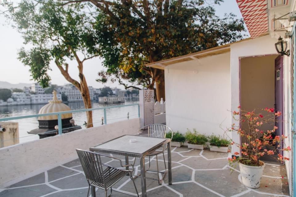 Gypsy Child Lake Hostel Udaipur Exterior foto