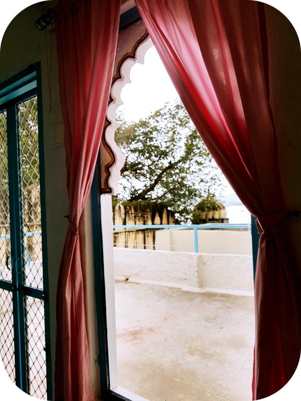 Gypsy Child Lake Hostel Udaipur Exterior foto