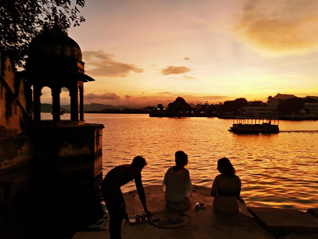 Gypsy Child Lake Hostel Udaipur Exterior foto